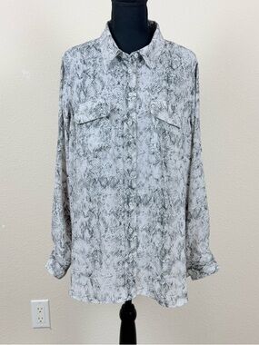 Zac & Rachel 1X Roll Tab Sleeve Collared Button Down Gray Snake-Print Blouse